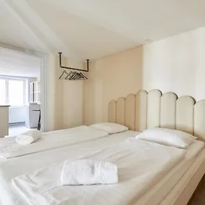 Stylish With Balcony In The Heart Of København