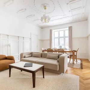 Large Flats In By Tivoli Gardens Kopenhagen